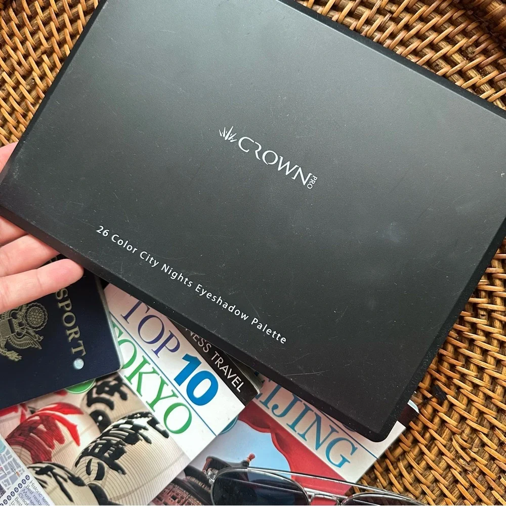 CROWNE Color City Nights Eyeshadow Palette New